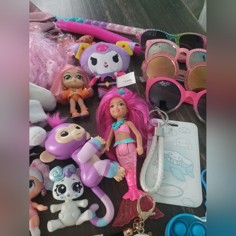 120+ Piece Girls Bundle Toys, L.O.L, Hello Kitty, Cinnamoroll, Magic Pixiling - Picture 2 of 12